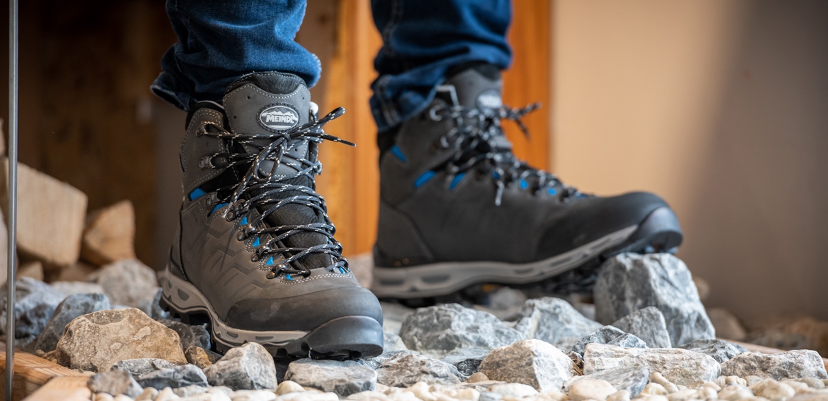 Meindl wandelschoenen op rotsen