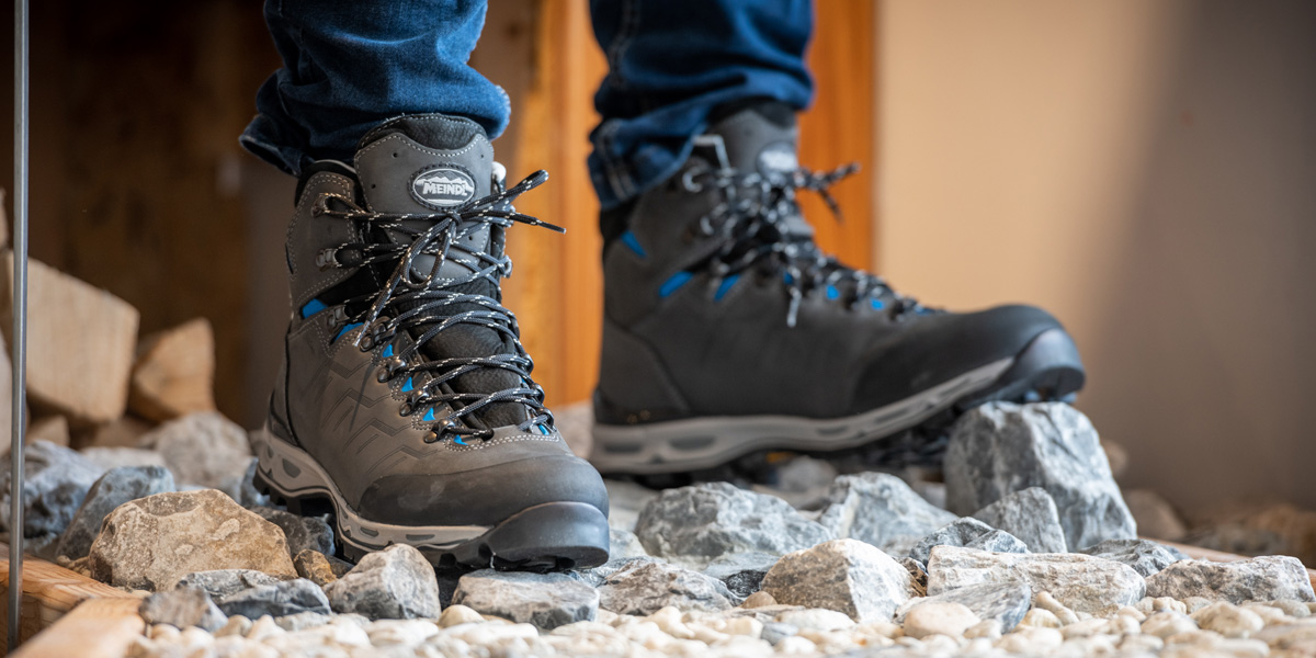 Meindl wandelschoenen op rotsen bij Quist Schoenen