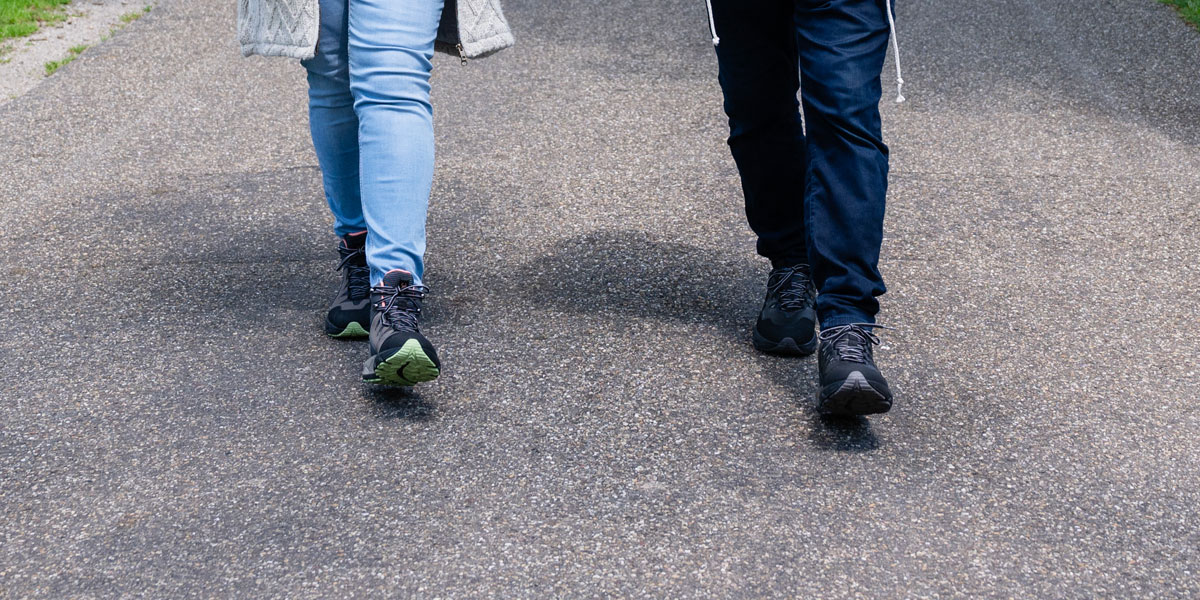 Vrouwen met wandelschoenen